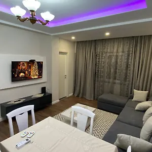 Apartamento Komatas Modern In Bllok Area, Tirana
